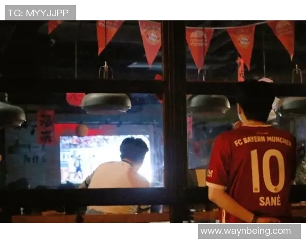 夜店足球球星视频曝光揭秘球场外的精彩生活与争议时刻